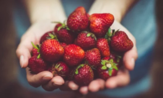 Hoe aardbeien te kweken in uw achtertuin